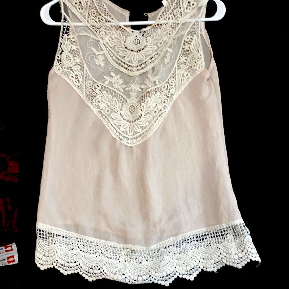 Medium formal lace neckline blouse!